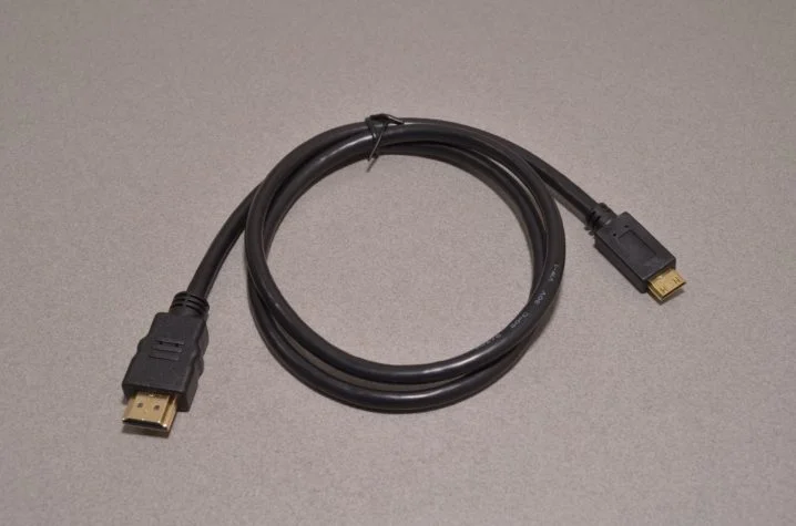 Mini HDMI to HDMI adapter cable